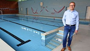 Bayreuther Schulleiter bietet Schwimmbad an