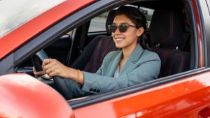 „Fahr’ wie eine Frau“ – neue Verkehrssicherheitskampagne
