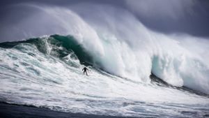 Surfer nach 30 Stunden aus Meer gerettet