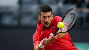 Tennis: Djokovic bei Turnier in Rom von Flasche am Kopf getroffen