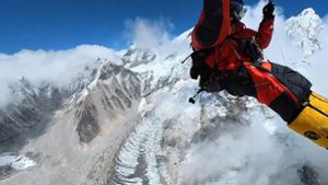 Pierre Carter: Mann fliegt mit Gleitschirm vom Mount Everest
