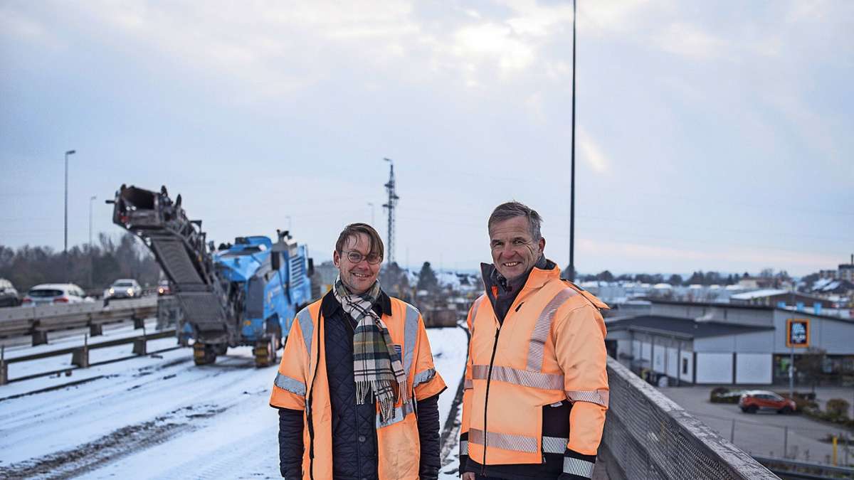 Ein bald historisches Bild: Marco Weber, Projektleiter des Hochbrücken-Neubaus, und Thomas Pfeifer, Leiter der Außenstelle der Autobahn GmbH, auf Rampe 4.