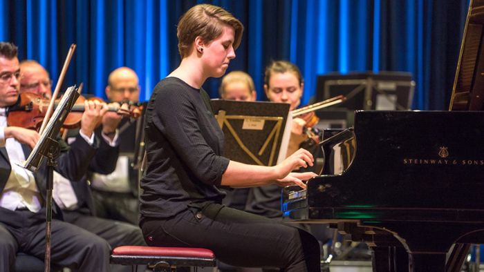 Annika Landgraf aus Bayreuth spielt mit Hofer Symphonikern