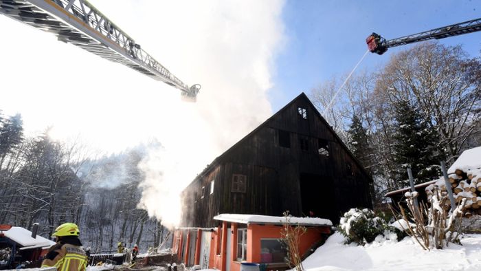 Weidenberg: Gerätescheune in Flammen