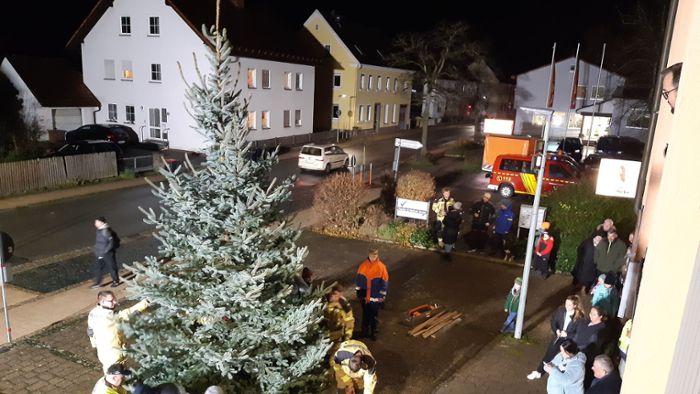 „Anschlag auf Advent“: Ein neuer Christbaum für Weidenberg