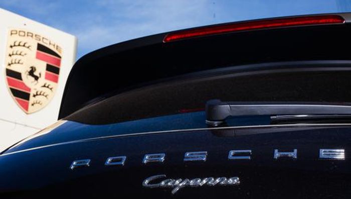 Fahndung nach Porsche Cayenne: Polizei findet Fahrzeug verlassen auf