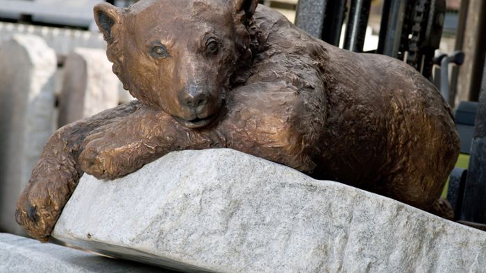 Erinnerung an Knut: Bronze-Statue im Zoo Berlin