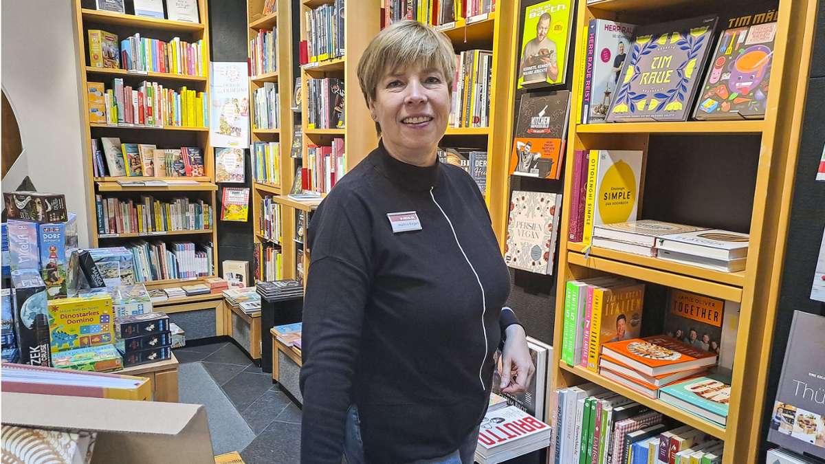 Martina Riegert hat die Buchhandlung 2015 gemeinsam mit ihrem Mann übernommen. 1987 absolvierte sie hier selbst ihre Ausbildung zur Buchhändlerin.