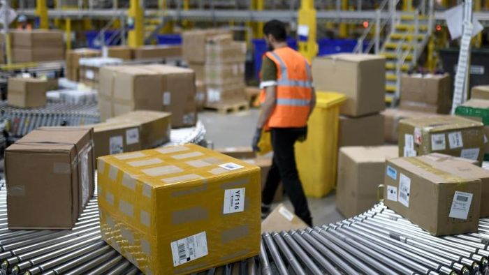 Amazon-Deutschlandchef: Roboter bringen mehr Arbeitsplätze