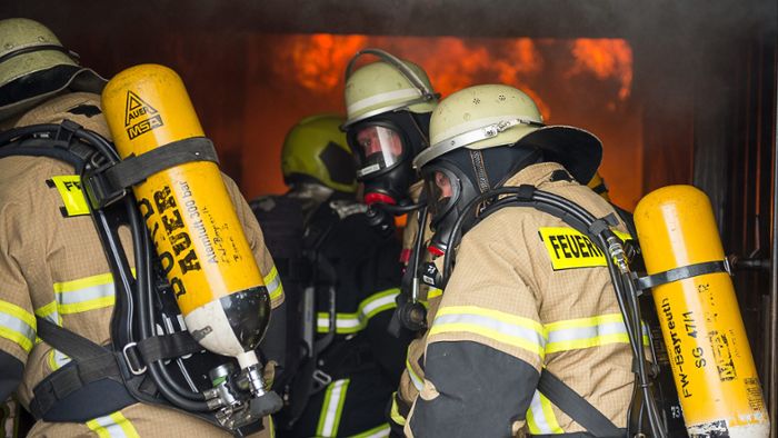 Extremsituation auf Probe: Feuerwehr Bayreuth simuliert Zimmerbrand