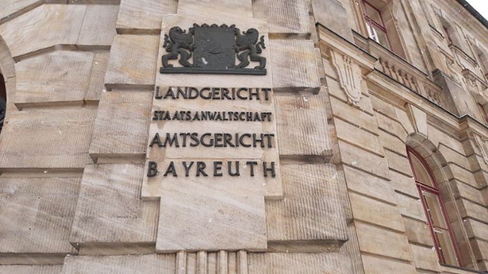 Prozess in Bayreuth: Streit um Notwehr beim Gassigehen