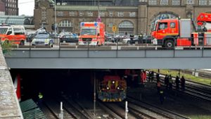 Hamburg: Bauzug am Hauptbahnhof entgleist - Sechs Verletzte