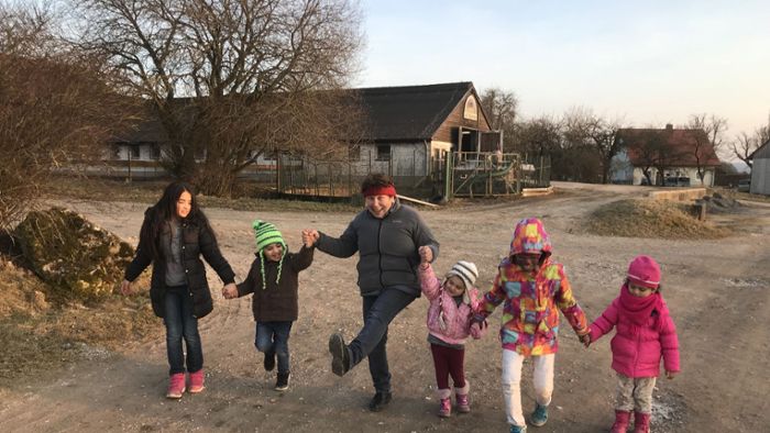 Flüchtlingsarbeit: Frau Elviria und ihre Kinder