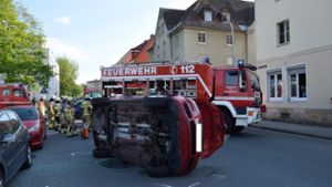 Bayreuth: Auto kippt nach Verkehrsunfall auf die Seite