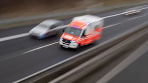 Tödlicher Unfall in Sachsen-Anhalt: Laster fährt auf A9 in Unfallstelle: Mensch vom Abschleppdienst stirbt