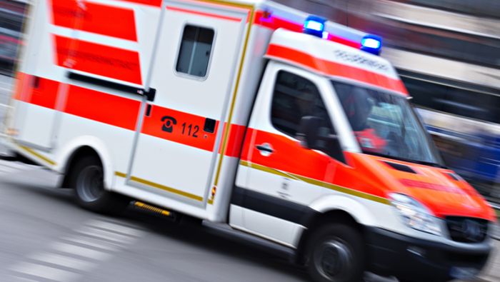 Rettungswagen verunglückt: Patient stirbt