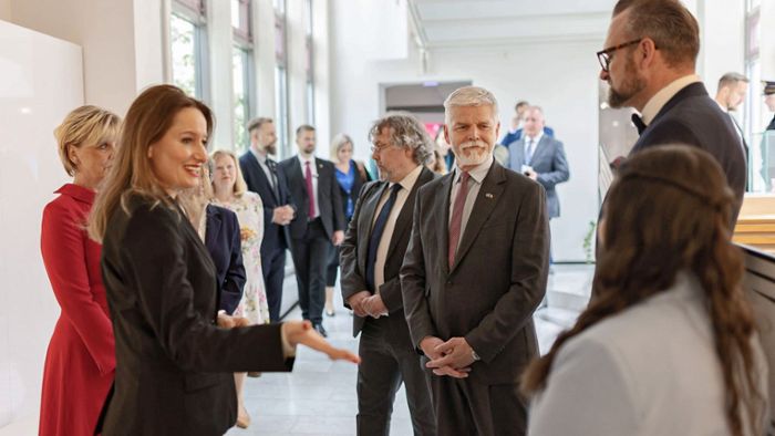Hohenberg: Tschechischer Präsident besucht Porzellanikon