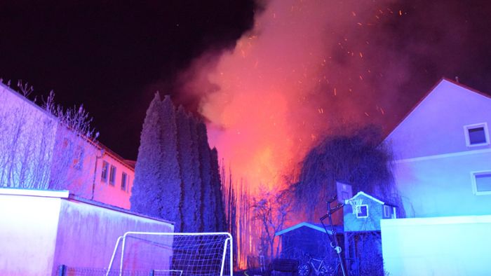 Wendelhöfen: Brennende Hecke löst Feuerwehreinsatz aus