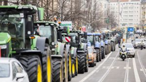 Bauernprotest in Berlin: Keine Strafe für jubelnden Feuerwehrmann