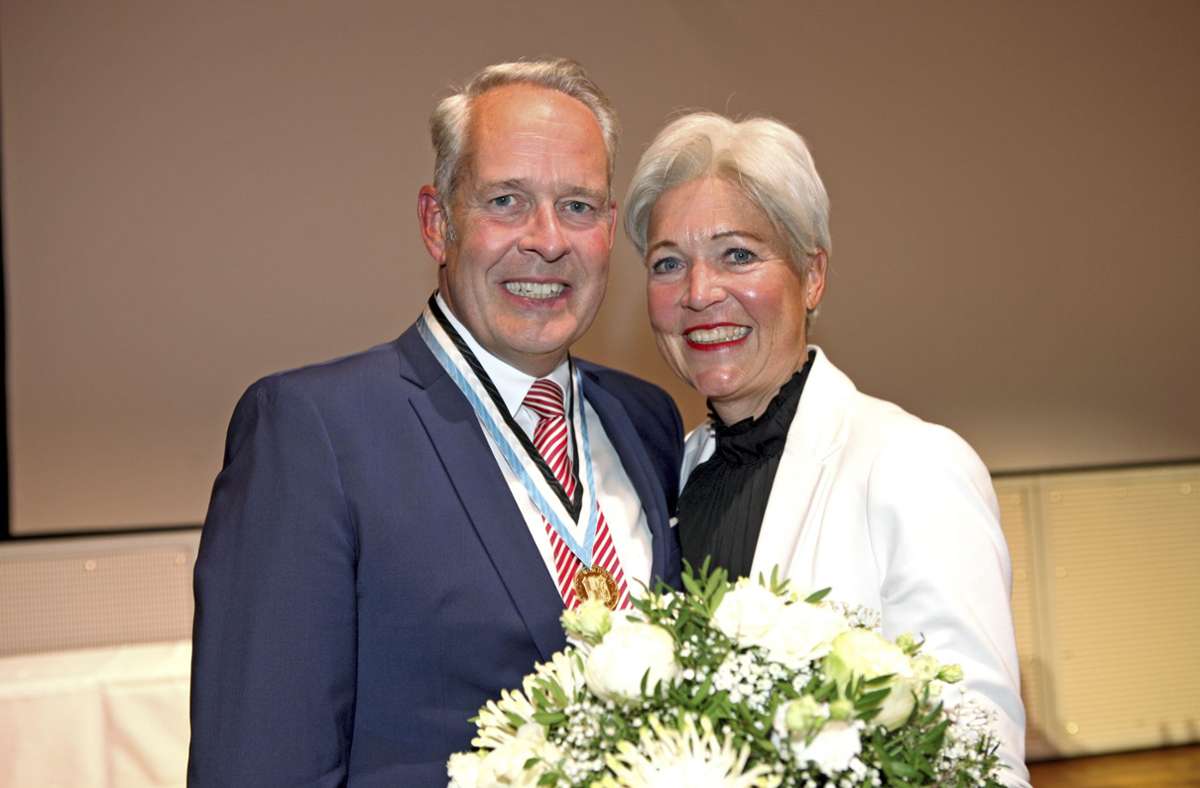 Mit der Goldenen Bürgermedaille der Stadt Kulmbach wurde Markus Stodden ausgezeichnet, mit im Bild seine Frau Martina.