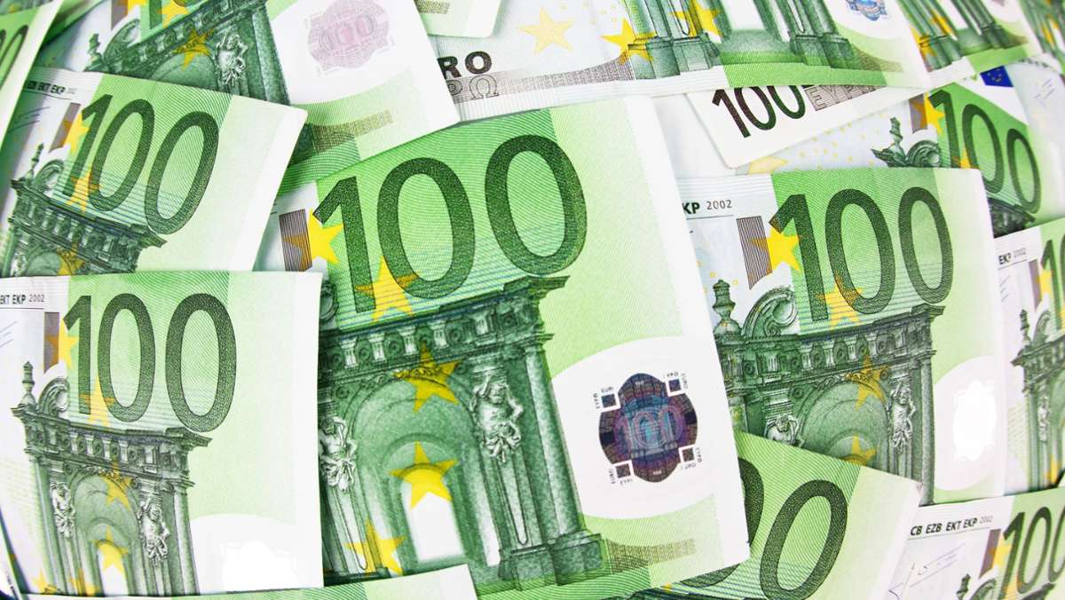 Bei Bremen: Ehrliche Finderin bringt  19.000 Euro zur Polizei