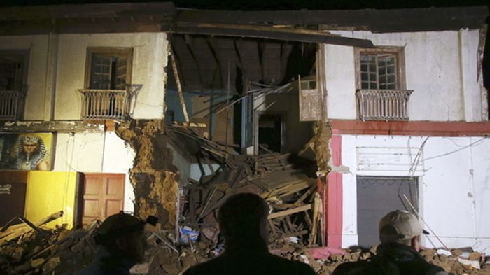 Schweres Erdbeben und Flutwelle treffen Chile - Acht Tote