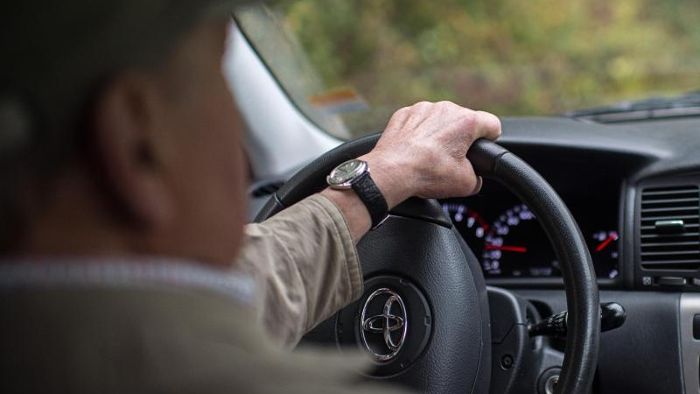Scheuer lehnt verpflichtende Tests für alte Autofahrer ab