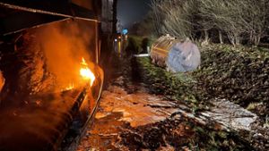 125.000 Euro Schaden: A9: Sattelzug fängt Feuer