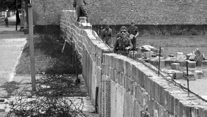 Berliner Mauer so lange weg, wie sie da war