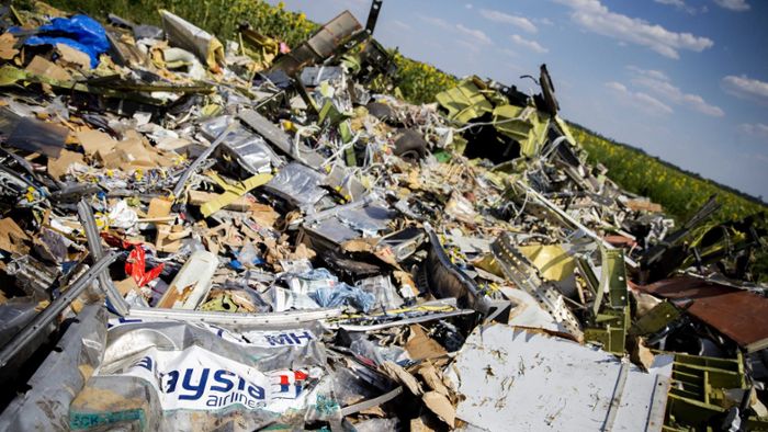 Maschine mit Leichenteilen von Flug MH17 in die Niederlande geflogen