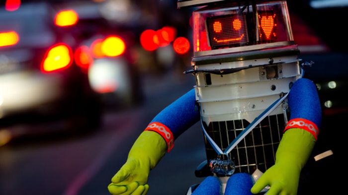Roboter Hitchbot trampt nach Bayern zurück