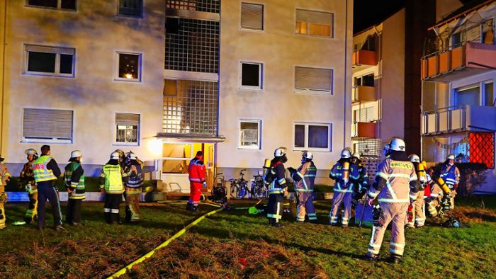 Nach Wohnungsbrand in Bayreuth: Mit schwerer Rauchgasvergiftung: 68-Jährige schwebt  in Lebensgefahr