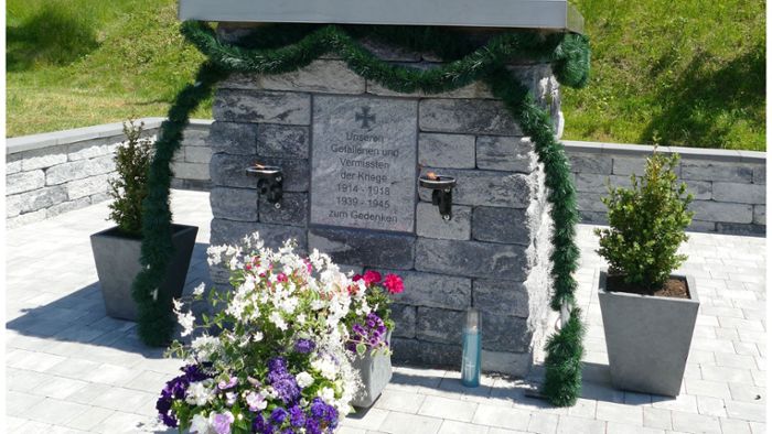 Nankendort/Löhlitz: Soldatenkameraden weihen neues Denkmal ein