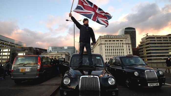 Uber verliert London-Lizenz - darf aber erstmal weiterfahren