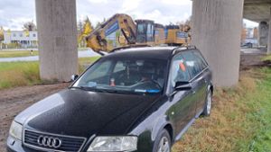 Hochbrücke in Bayreuth: Herrenloser Audi verliert sein Dach über dem Kopf